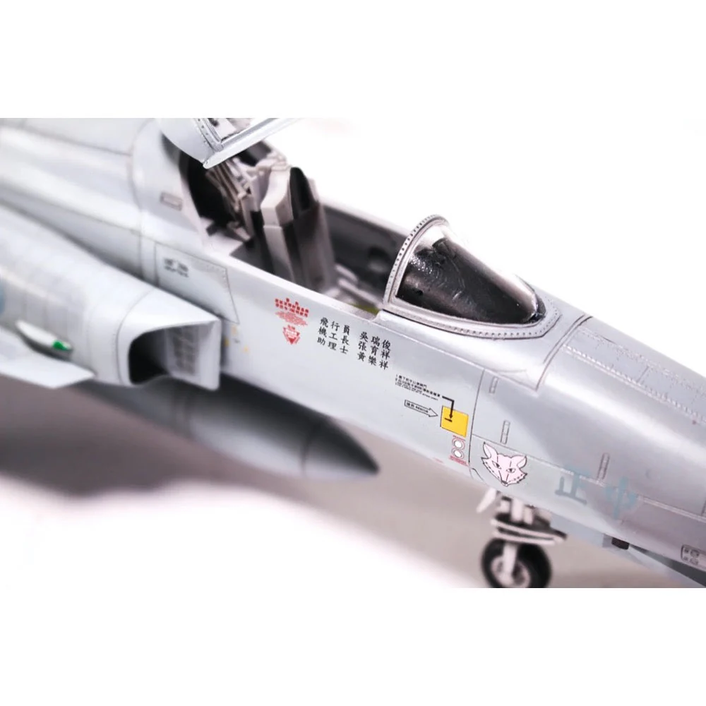 AFV AR48S11 1/48 Chung-Cheng F-5F and Tigergazer RF-5E Two Model set - Image 4