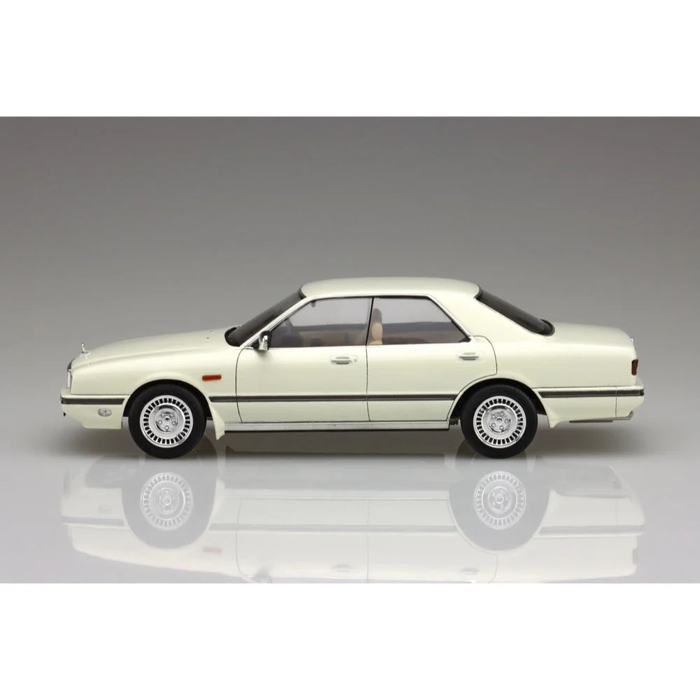 Aoshima 020082 1/24 Nissan Y31 Cima Type II Limited '90 - Image 3