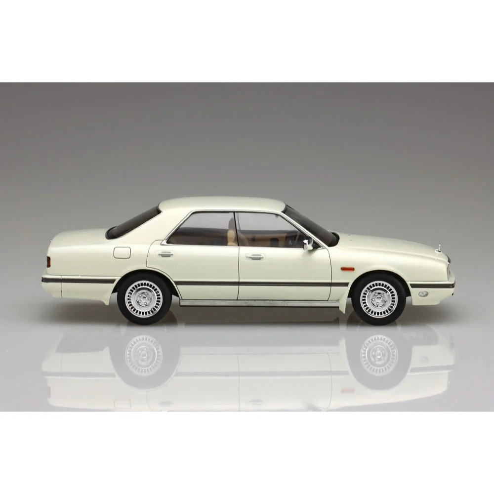 Aoshima 020082 1/24 Nissan Y31 Cima Type II Limited '90 - Image 4