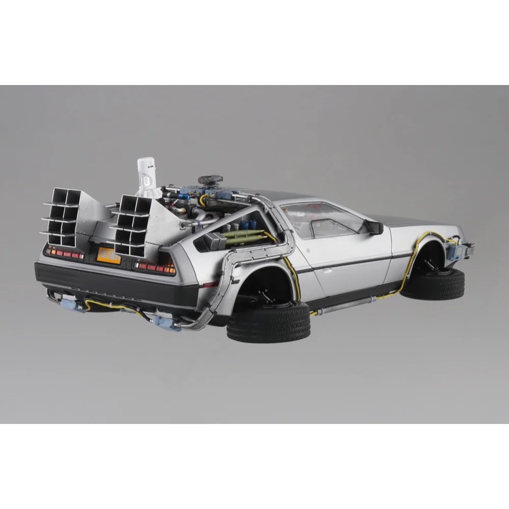 Aoshima A006437 1/24 Back to the Future Part II DeLorean - Image 3