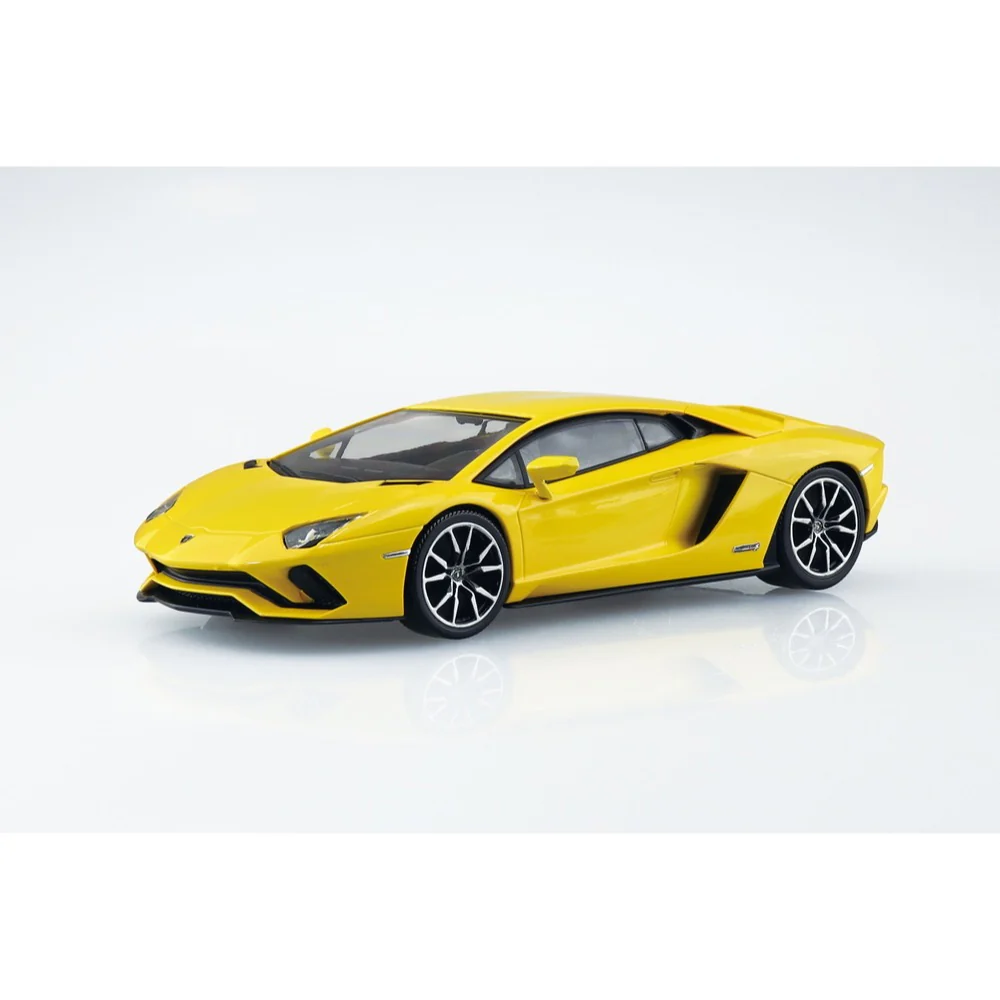 Aoshima A006815 1/32 Snap Lamborghini Aventador S (Pearl Yellow) - Image 2