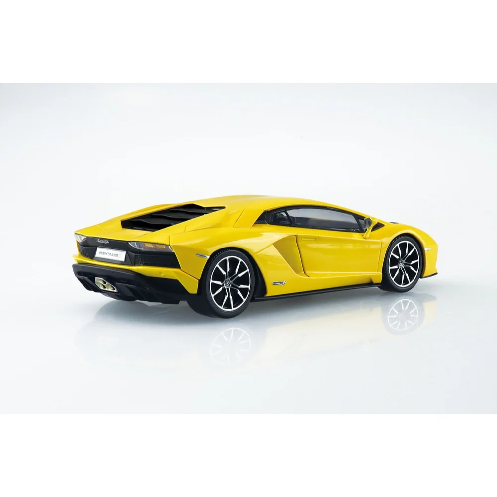 Aoshima A006815 1/32 Snap Lamborghini Aventador S (Pearl Yellow) - Image 3