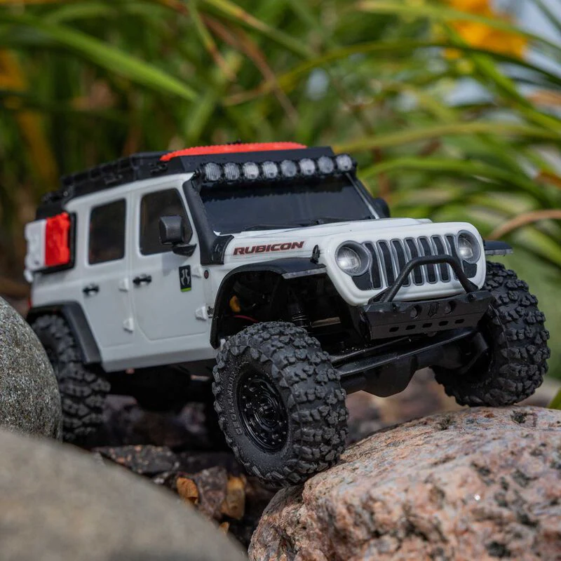 Axial 1/30 SCX30 Jeep Wrangler JLU Brushed RC Rock Crawler (White) AXI-2261T2 - Image 9