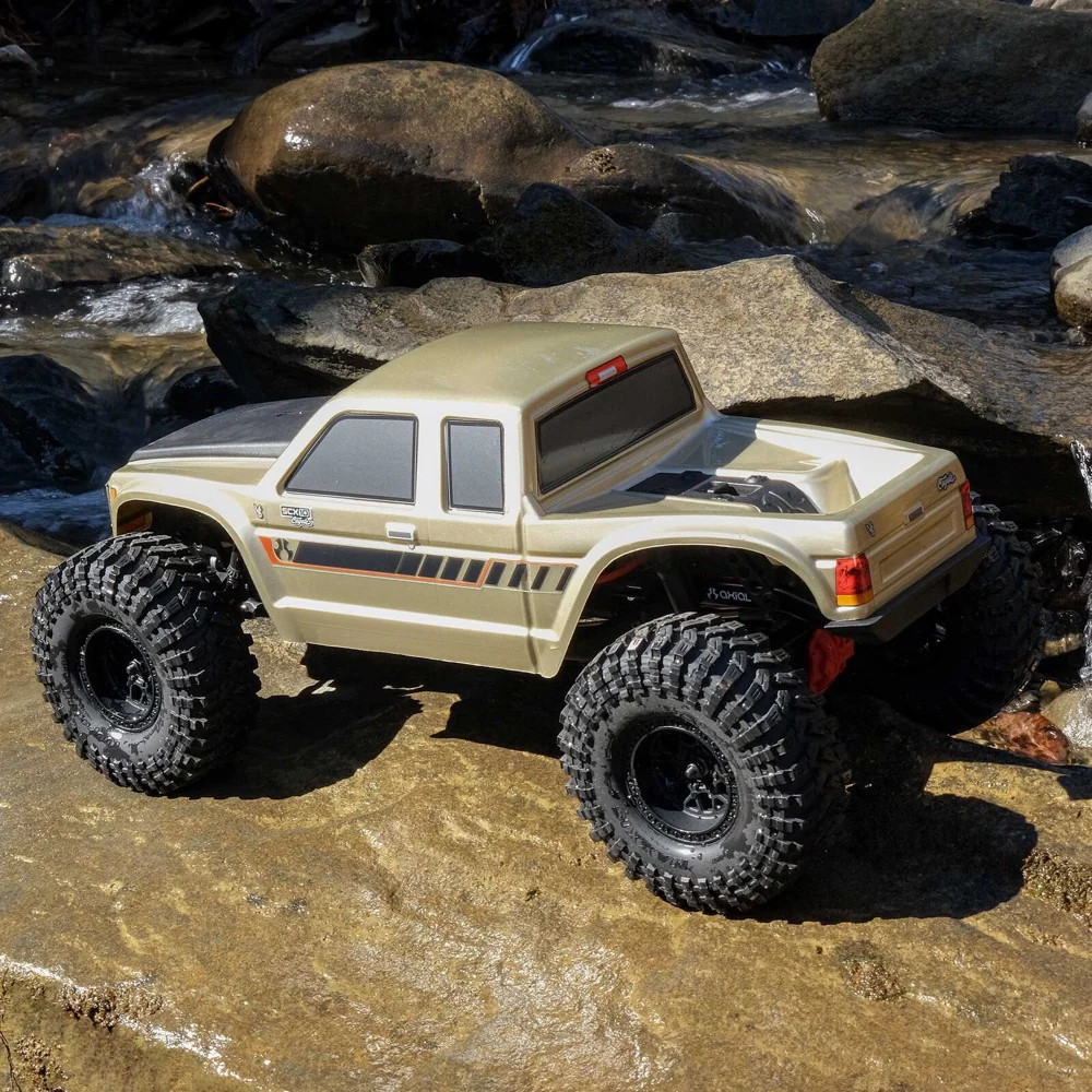 Axial AXI-3071 SCX10 III Coyote 4WD Rock Crawler RTR Gold with Battery and Charger - Image 19