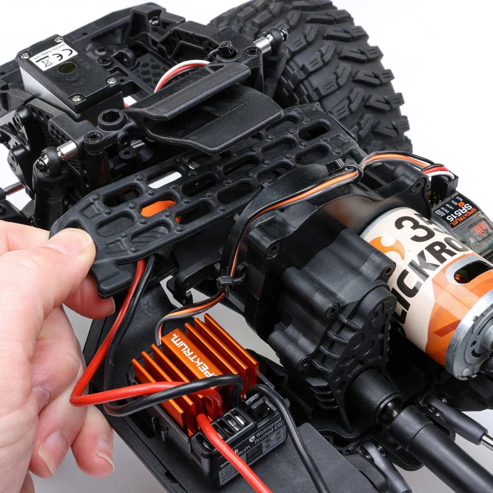 Axial AXI-3071 SCX10 III Coyote 4WD Rock Crawler RTR Gold with Battery and Charger - Image 21