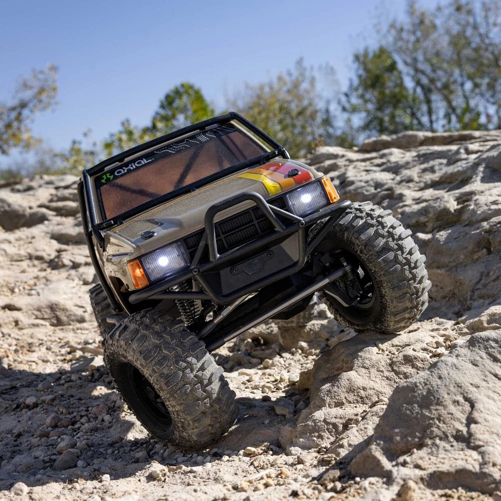 Axial SCX10 III 1987 Toyota SR5 1/10 4X4 Rock Crawler RTR Brown AXI-2062T1 - Image 16