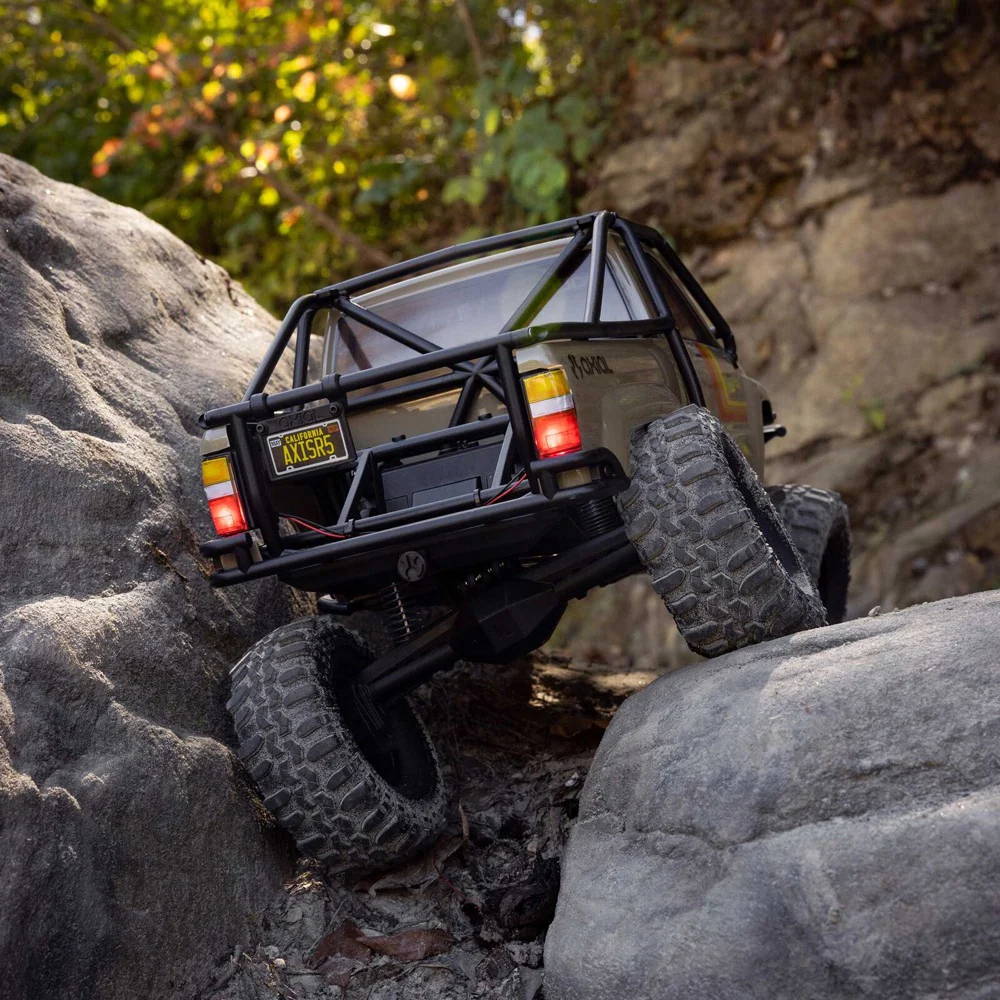 Axial SCX10 III 1987 Toyota SR5 1/10 4X4 Rock Crawler RTR Brown AXI-2062T1 - Image 17