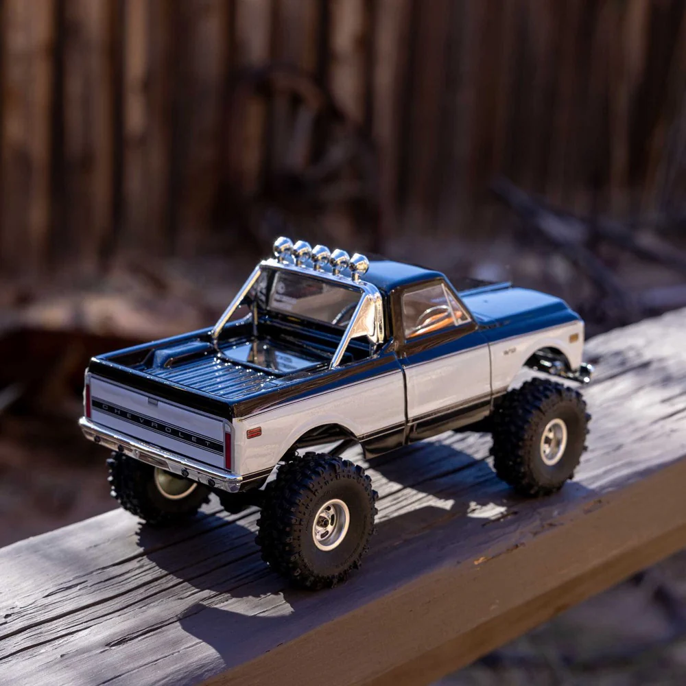 Axial SCX24 Chevrolet C10 4x4 Rock Crawler (Black) - Image 14