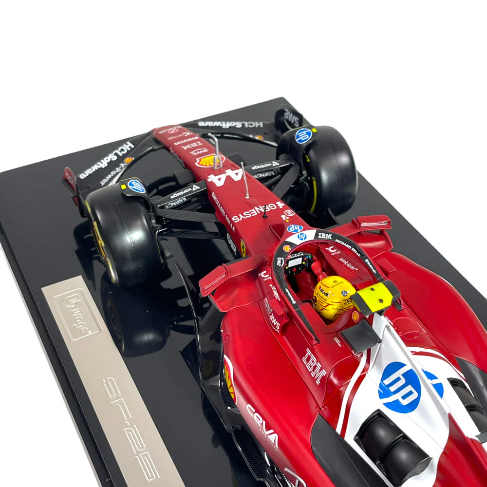 Bburago 16822H 1/18 Ferrari SF-25 No.44 Lewis Hamilton with Showcase - Image 6