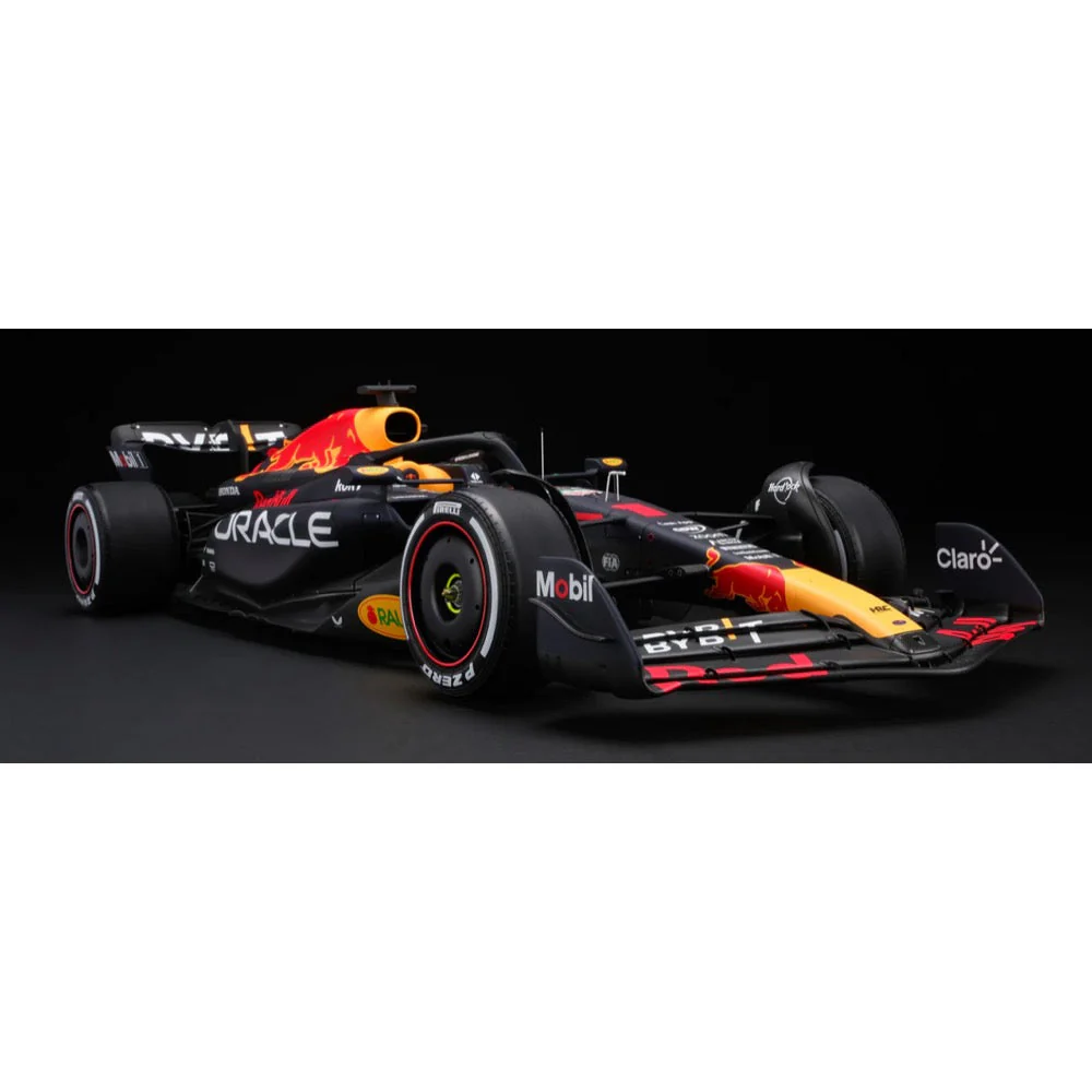 Bburago 28030V 1/24 2023 F1 Red Bull Racing RB-19 No.1 Verstappen Champion in Showcase - Image 12