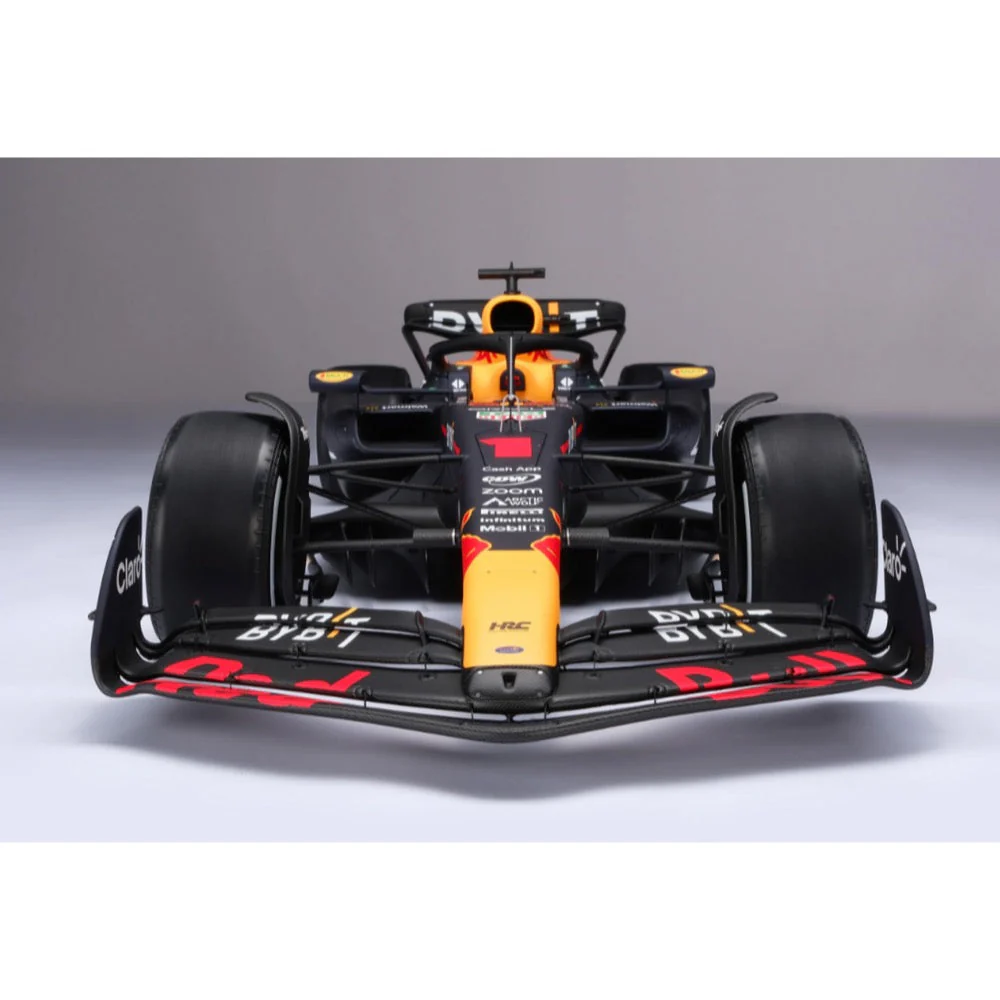 Bburago 28030V 1/24 2023 F1 Red Bull Racing RB-19 No.1 Verstappen Champion in Showcase - Image 9