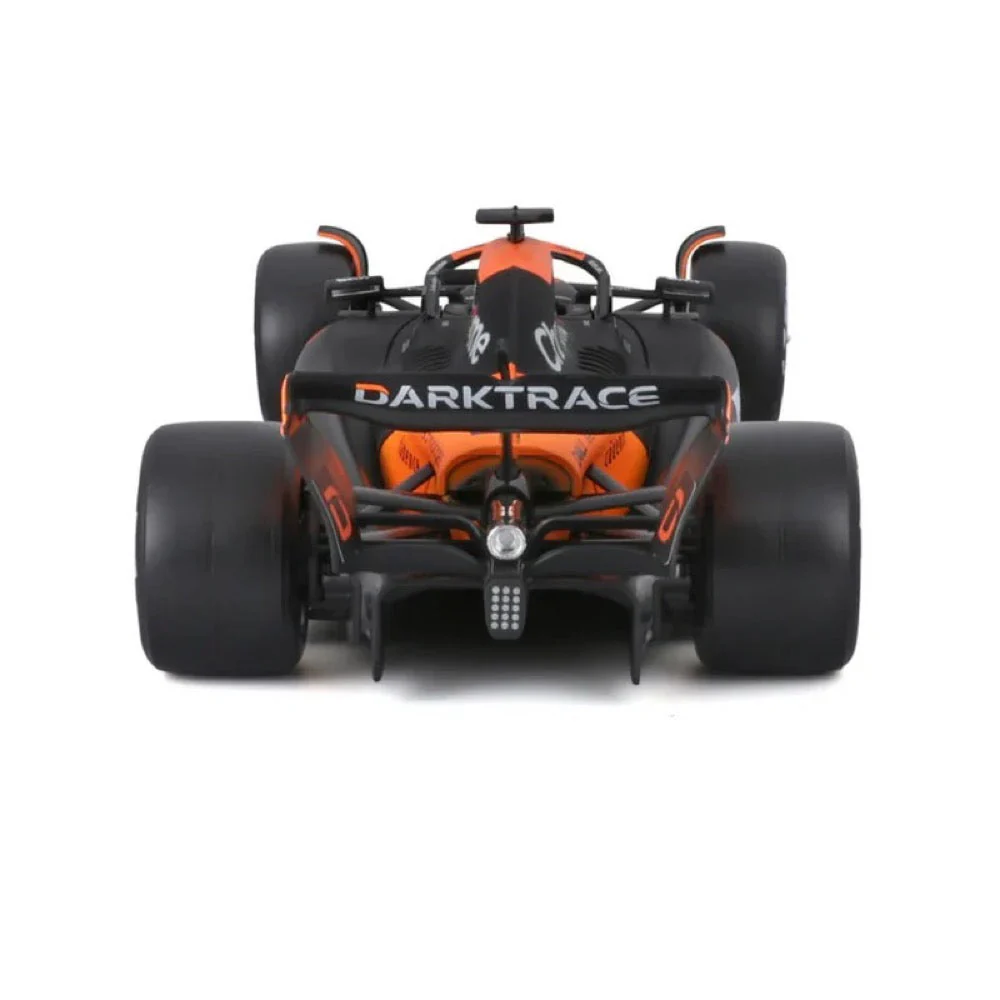Bburago 28033P 1/24 2024 F-1 McLaren MCL38 No.81 Piastri in Showcase - Image 5