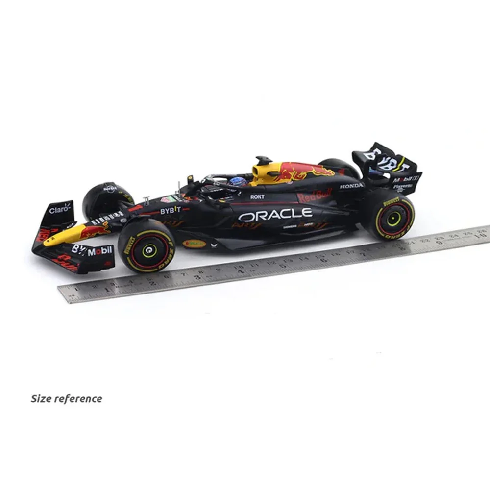 Bburago 28056V 1/24 Red Bull RB20 No.1 Max Verstappen with Helmet and Showcase - Image 5