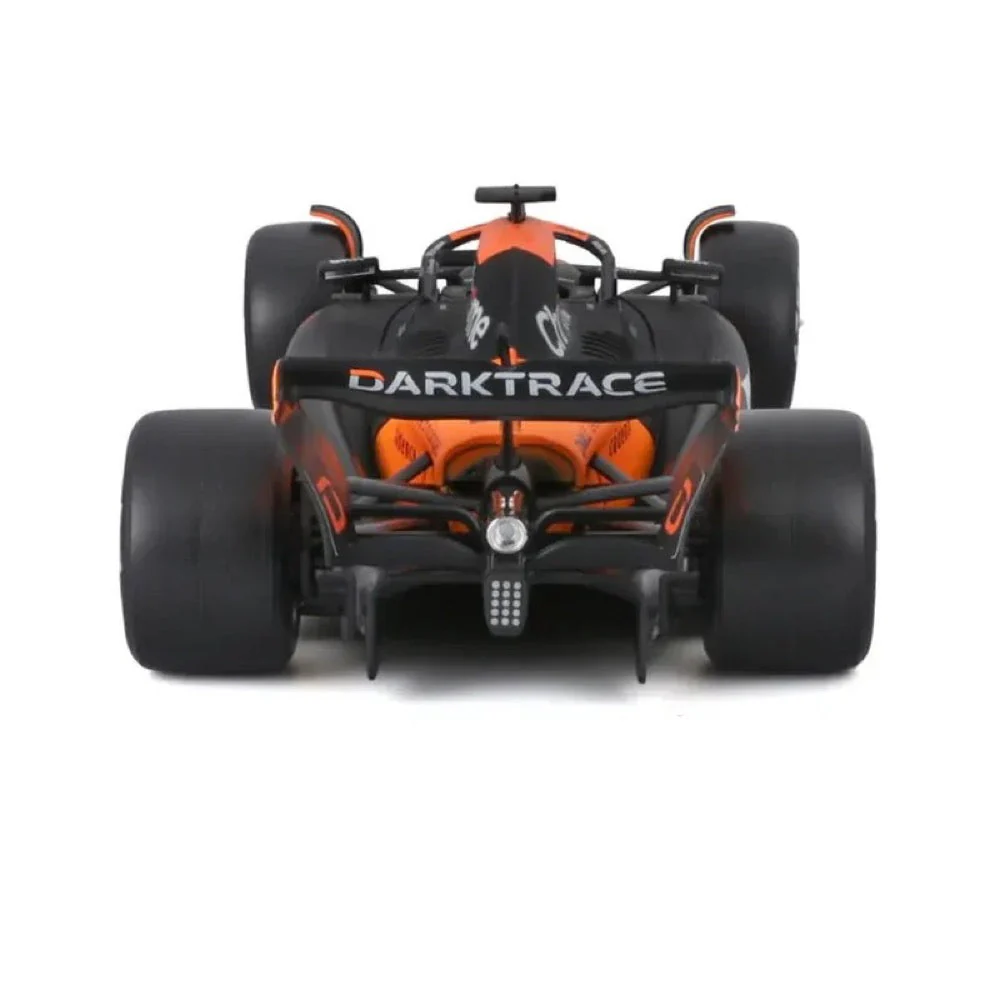 Bburago 28505P 1/24 2024 Race Model Kit F-1 McLaren MCL38 No.81 Piastri with Helmet - Image 6