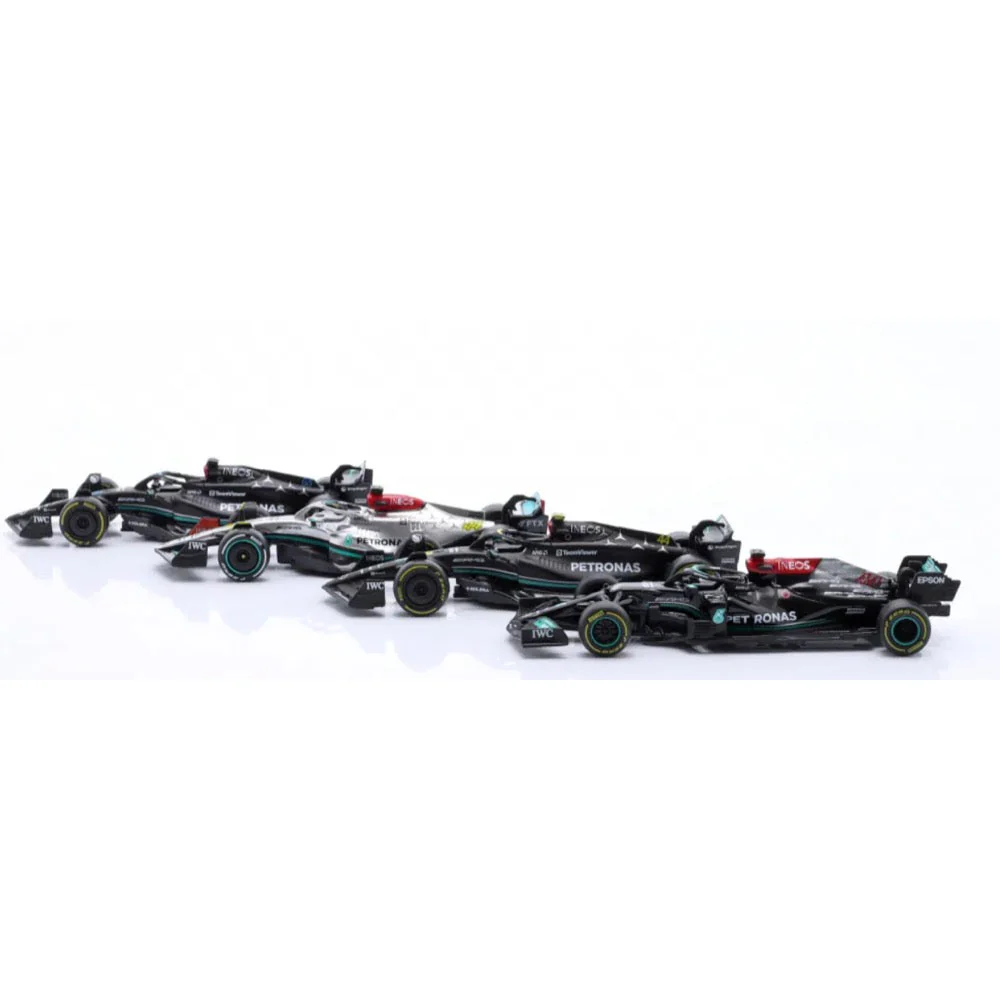 Bburago 38093 1/43 Mercedes AMG No.44 Hamilton 4 piece Gift Pack - Image 4