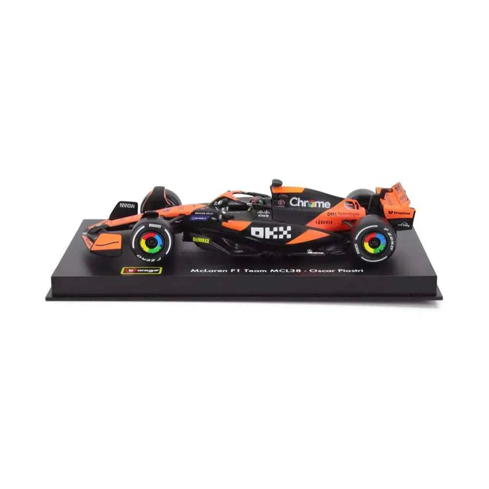 Bburago 8215P 1/43 2024 F-1 McLaren MCL 38 No.81 Piastri with Helmet - Image 5