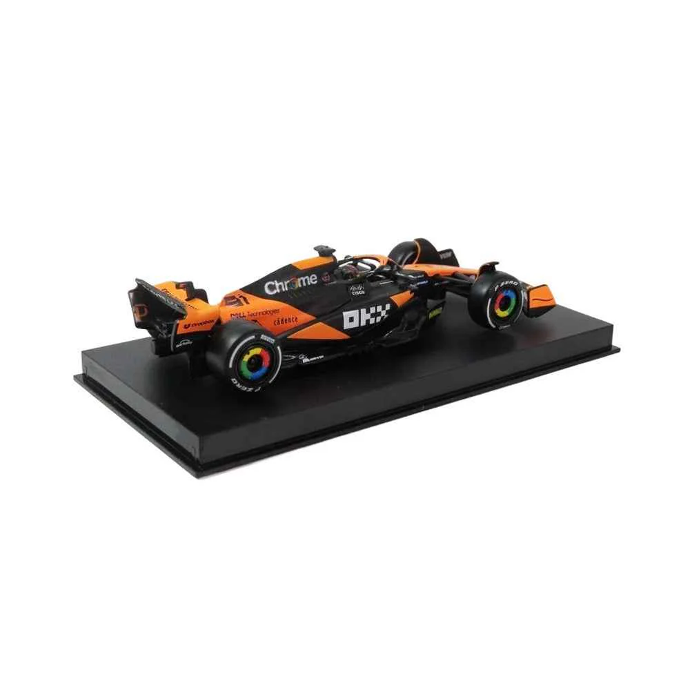 Bburago 8215P 1/43 2024 F-1 McLaren MCL 38 No.81 Piastri with Helmet - Image 6