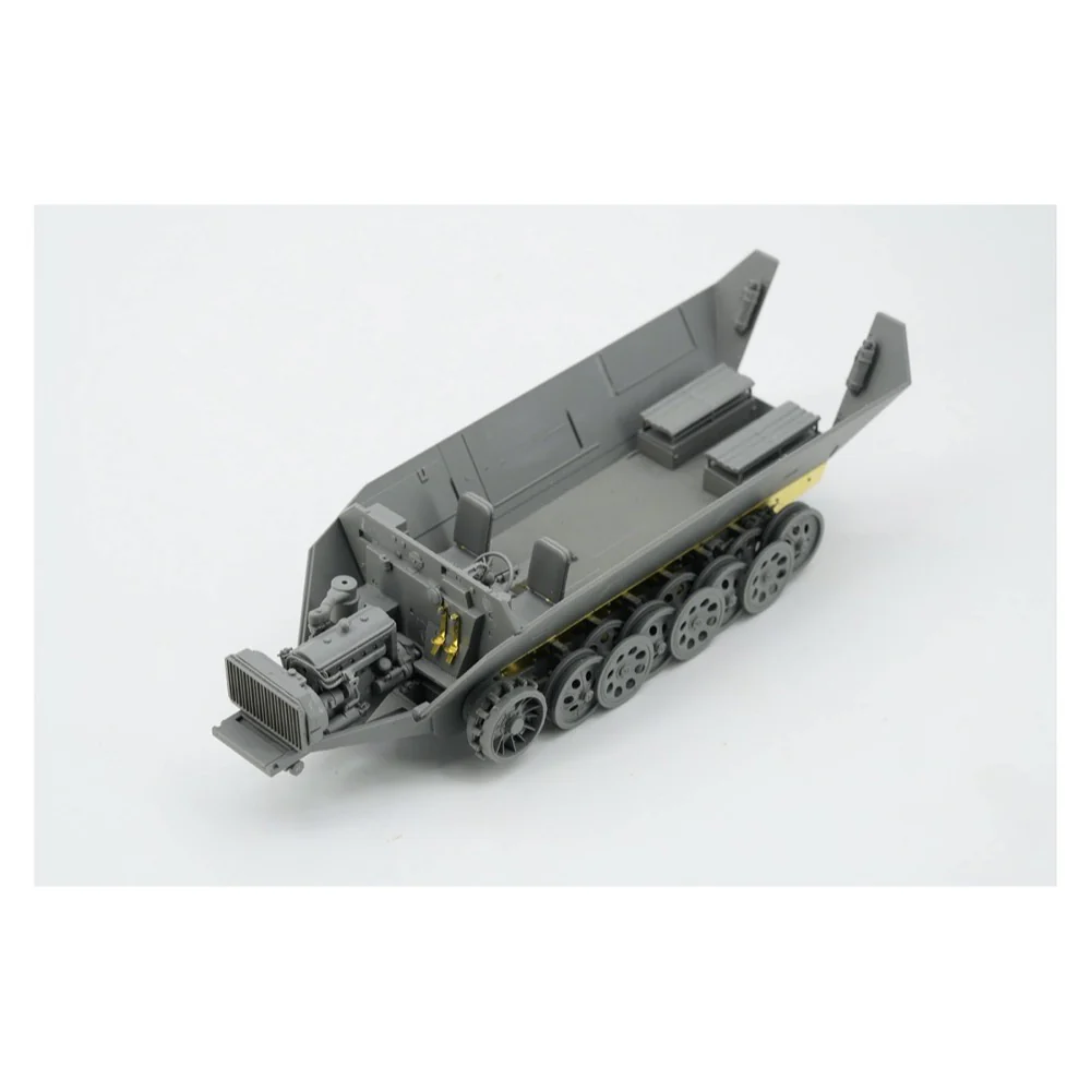 Border Model BT042 1/35 Sd.Kfz.251 Ausf.D w/ R35 Turret - Image 4