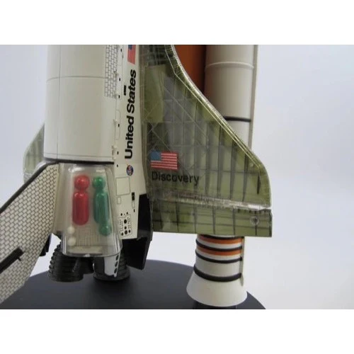 Dragon 47403 1/144 Space Shuttle Discovery With Rocket Booster - Image 5