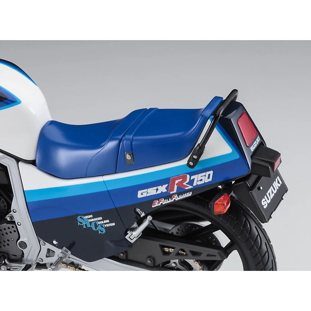 Hasegawa 21507 1/12 Suzuki GSX-R750GGR71G - Image 7