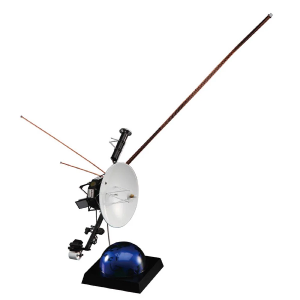 Hasegawa 52435 1/48 Unmanned Space Probe Voyager with Mission Emblem Patch - Image 2