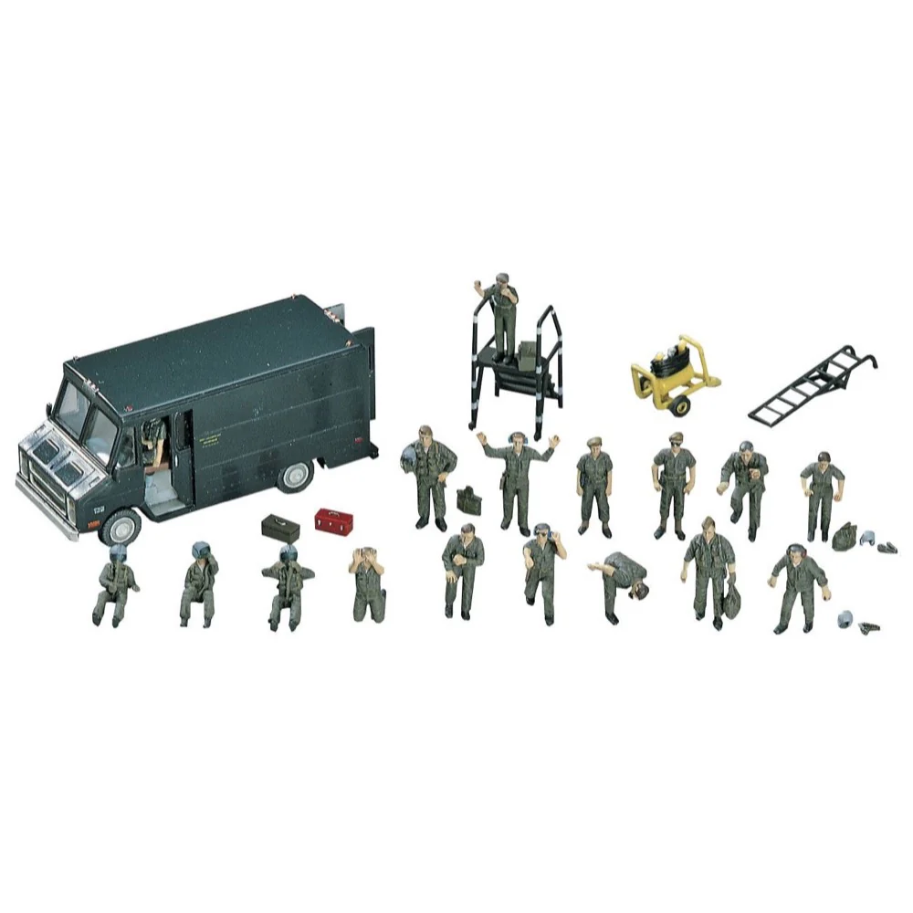 Hasegawa H35007 1/72 U.S. Pilot Ground Crew Set - Image 2