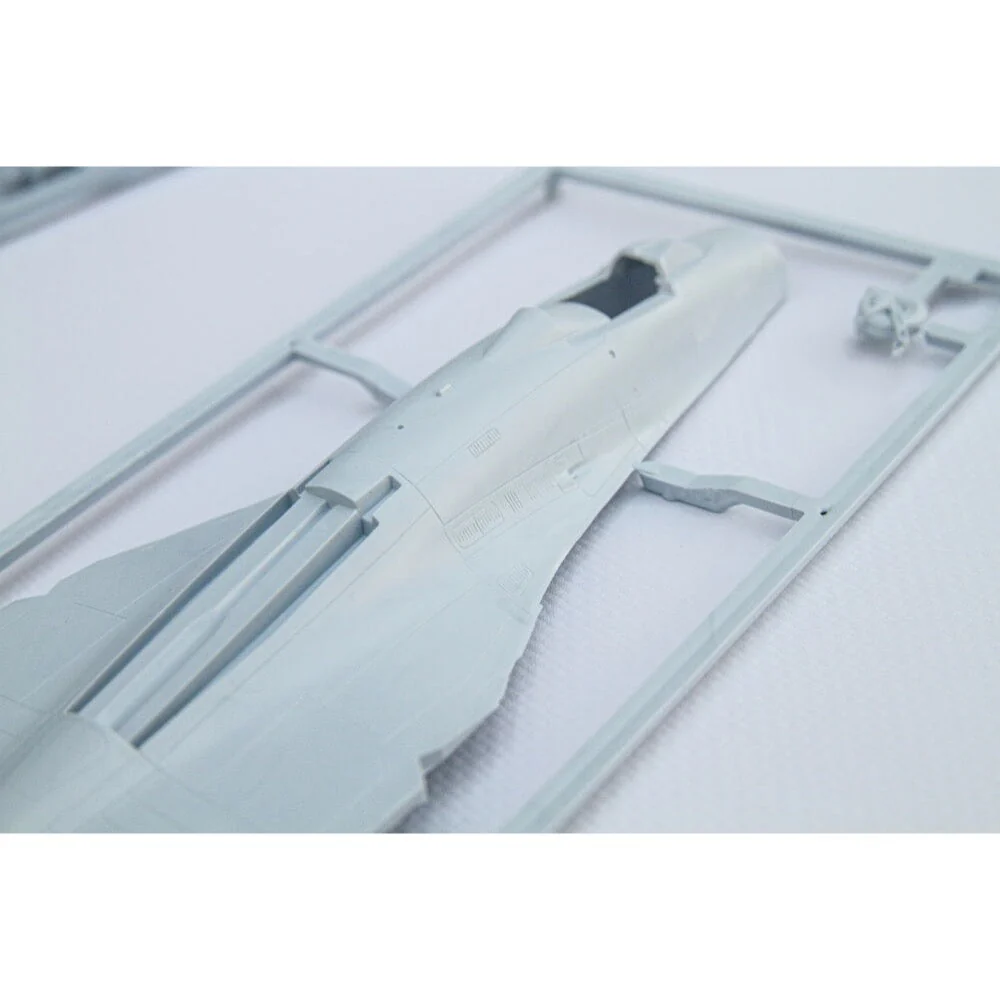 Heller HLL56371 1/72 SU-27 UB/P Ukraine AF Starter Kit - Image 7