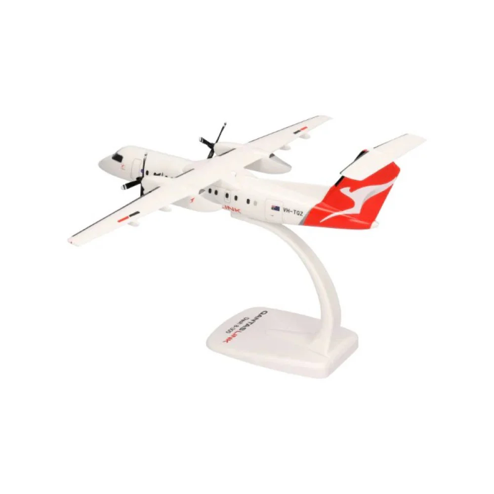 Herpa HE614221 1/100 SNAP FIT Qantaslink DHC-8-300 - VH-TQZ - Image 4