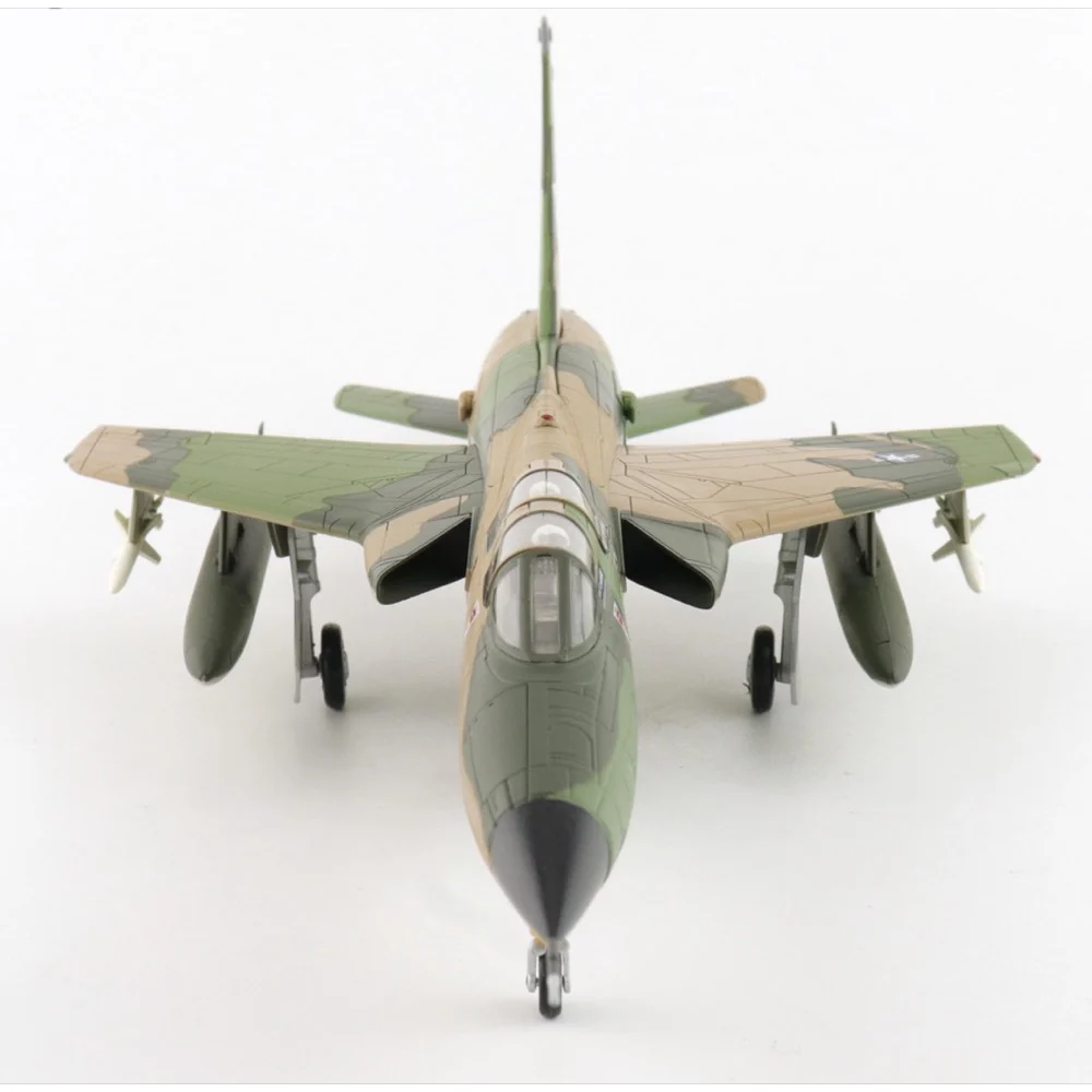 Hobby Master 2554 1/72 EF-105F Jinkin Josie 63-8301 355th TFW 357th TFS Thailand 1968 - Image 2
