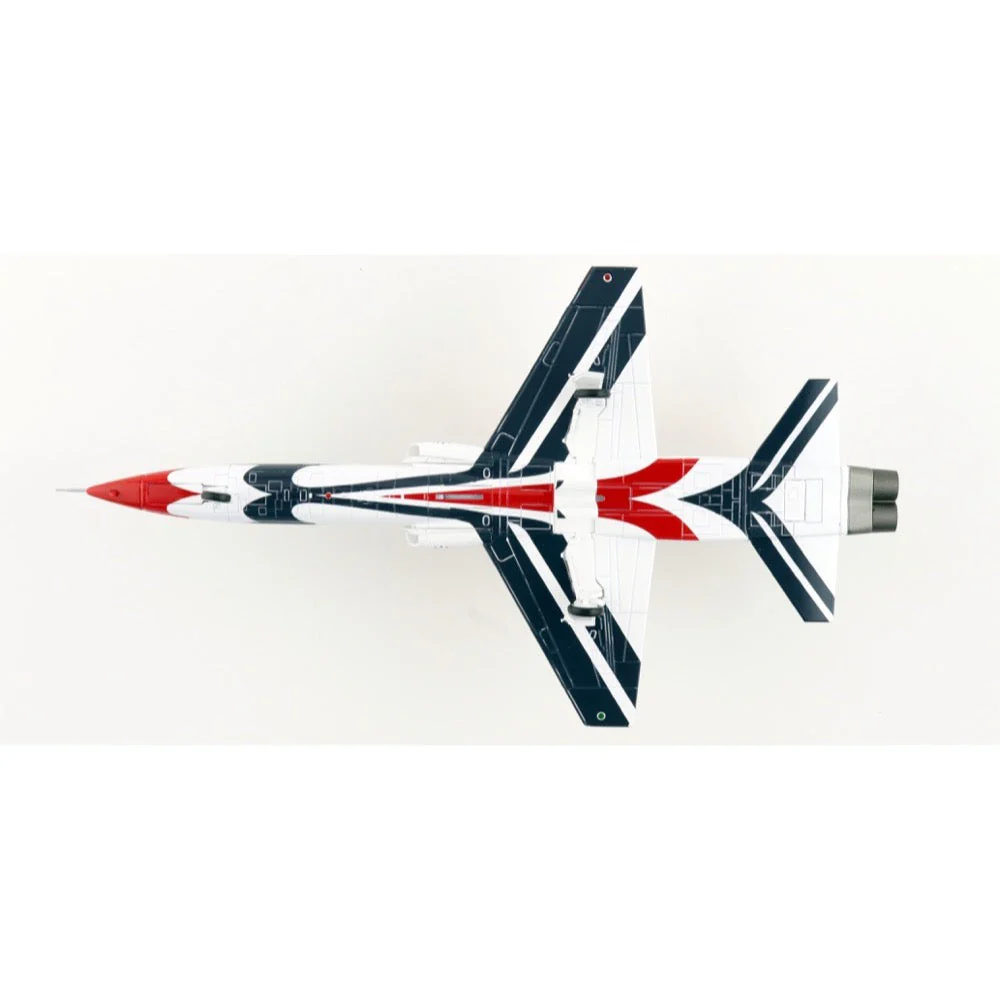 Hobby Master 5416 1/72 T-38 Thunderbirds Bicentennial Scheme No.1 plane USAF 1976 - Image 6