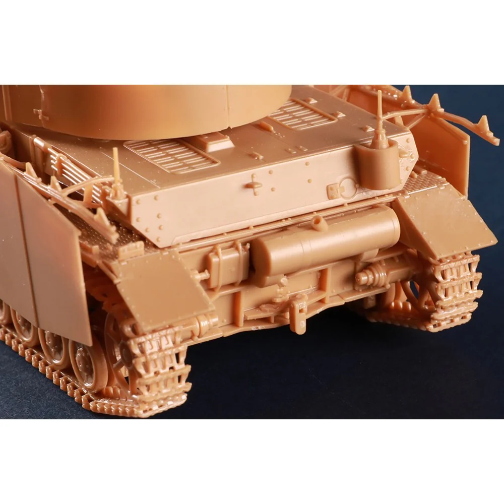 HobbyBoss 1/48 British Challenger II MBT Plastic Model Kit - Image 5