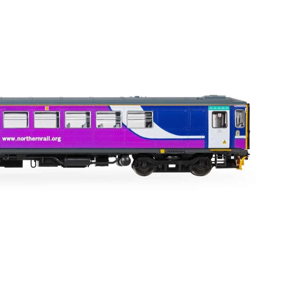 Hornby R30427 OO Northern Rail Class 153 153360 - Image 4