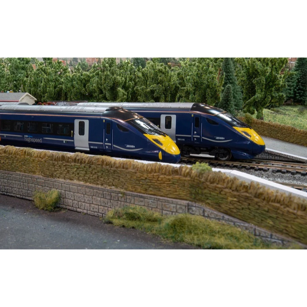 Hornby R30442 OO Southeastern - Class 395 - 395015 4 Car Train Pack (Railway 200) - Image 15