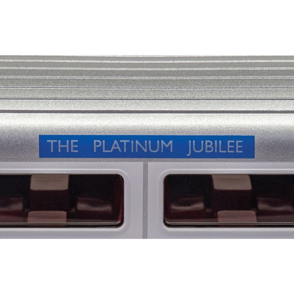 Hornby R40356 OO Platinum Jubilee of HM Queen Elizabeth II Mk3 Sliding Door Trailer Composite Catering ER0052 - Image 5