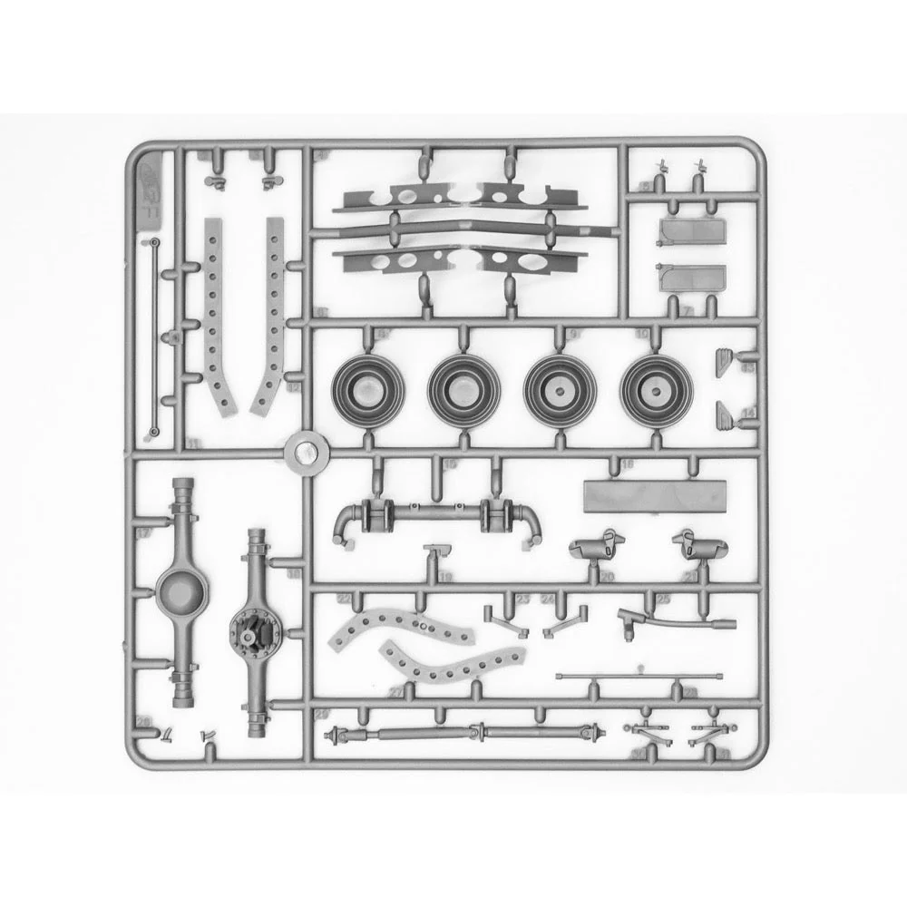 ICM 24023 1/24 Admiral Saloon WWII German Passenger Car - Image 12