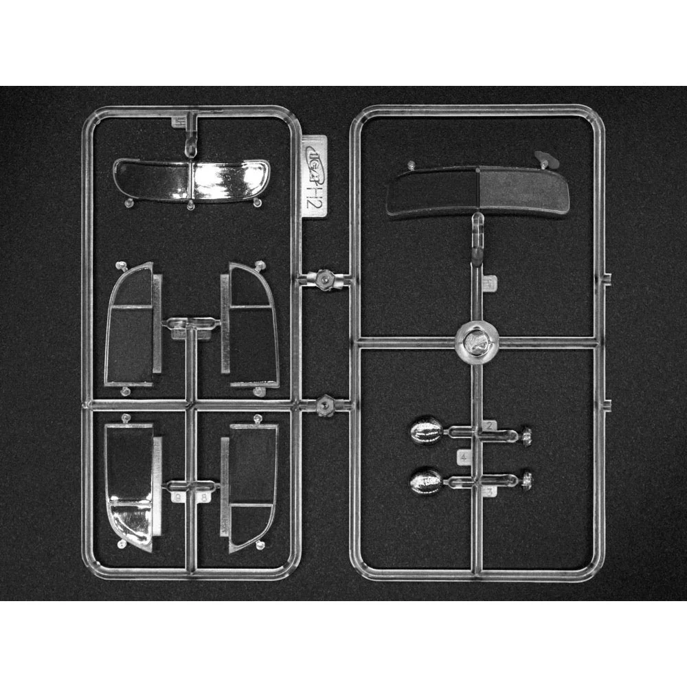 ICM 24023 1/24 Admiral Saloon WWII German Passenger Car - Image 20