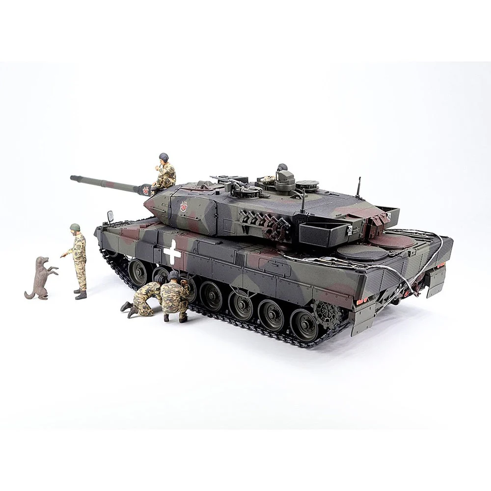 ICM 35013 1/35 Leopard 2A6 of the Armed Forces of Ukraine with Crew - Image 2
