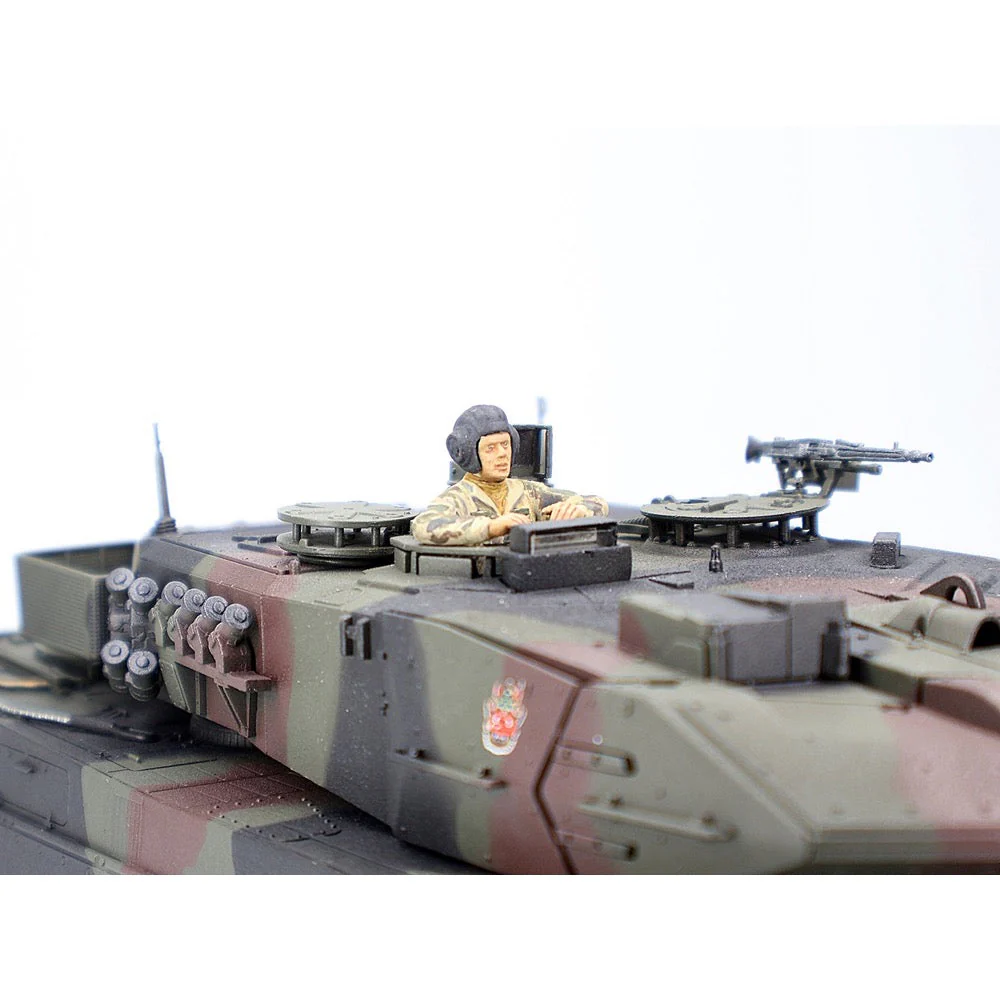 ICM 35013 1/35 Leopard 2A6 of the Armed Forces of Ukraine with Crew - Image 6