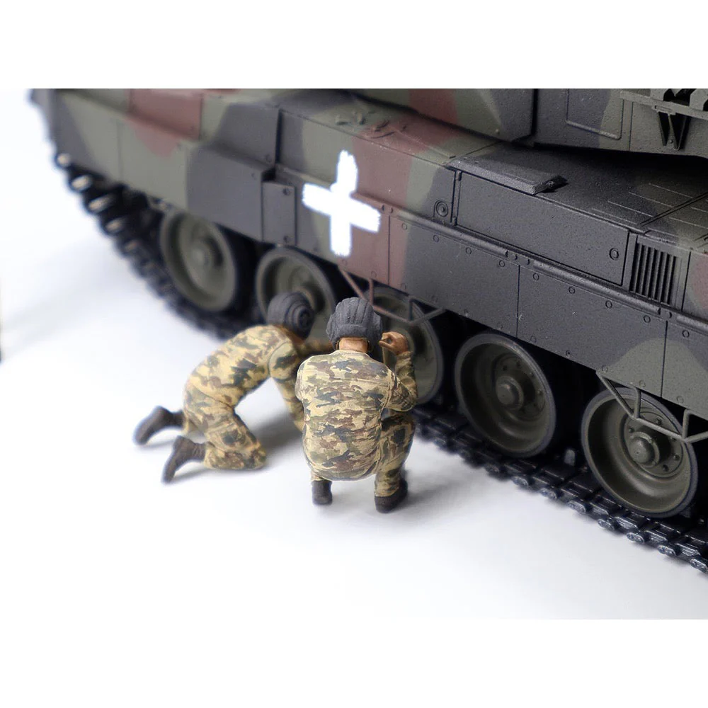 ICM 35013 1/35 Leopard 2A6 of the Armed Forces of Ukraine with Crew - Image 7