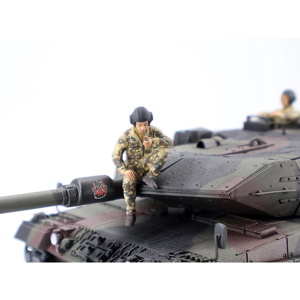 ICM 35013 1/35 Leopard 2A6 of the Armed Forces of Ukraine with Crew - Image 9