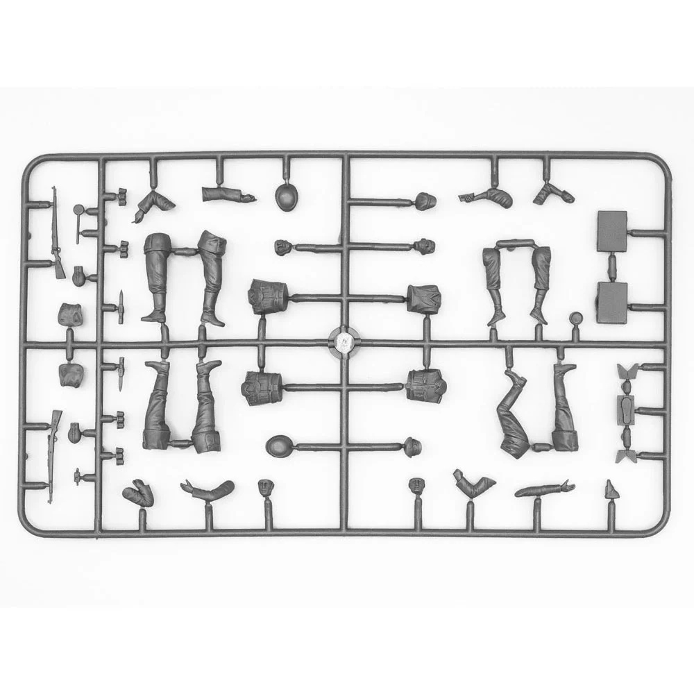 ICM 35471 1/35 Admiral Cabriolet WWII German Staff Car with Figures - Image 16