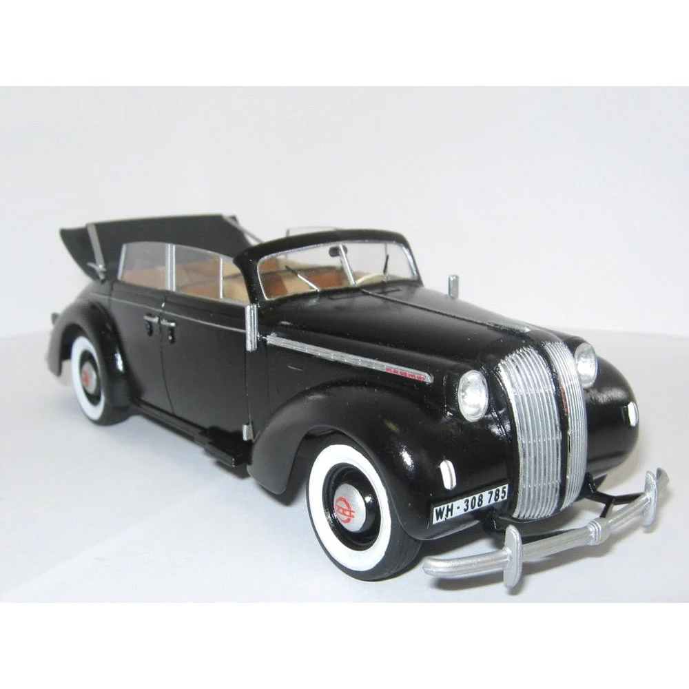 ICM 35471 1/35 Admiral Cabriolet WWII German Staff Car with Figures - Image 8