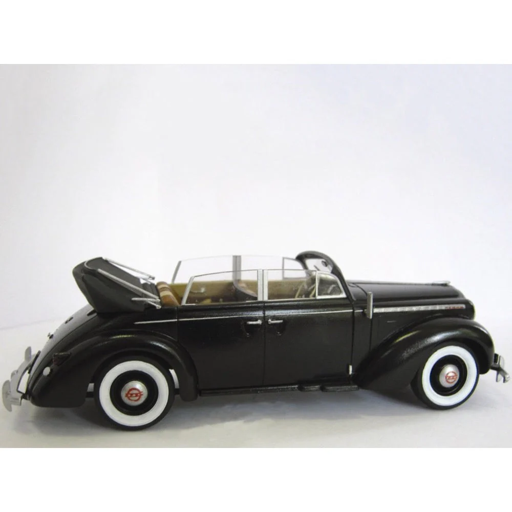 ICM 35471 1/35 Admiral Cabriolet WWII German Staff Car with Figures - Image 9