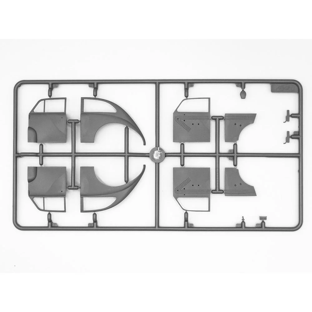 ICM 35476 1/35 Kapitan 2-door Saloon WWII German Staff Car - Image 4