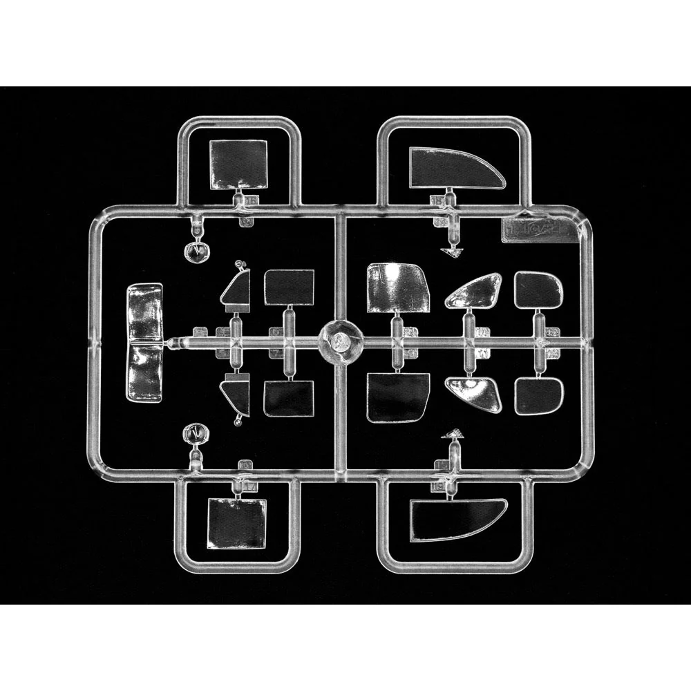 ICM 35476 1/35 Kapitan 2-door Saloon WWII German Staff Car - Image 5