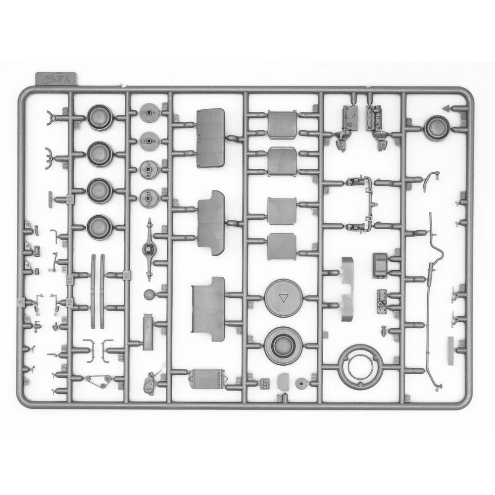 ICM 35479 1/35 Moskvitch-401-420 Saloon Soviet Passenger Car - Image 4