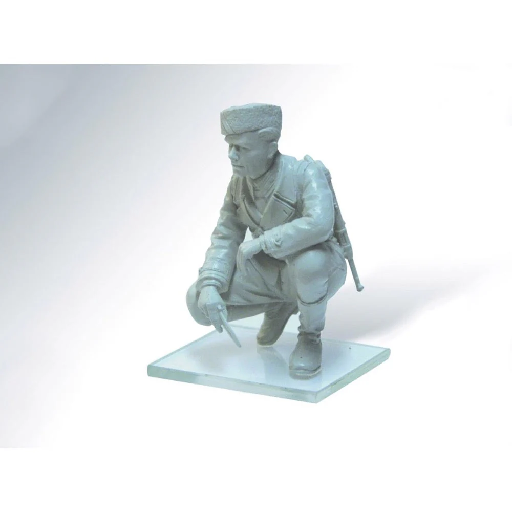 ICM 35631 1/35 WWII Soviet Partisans - Image 4