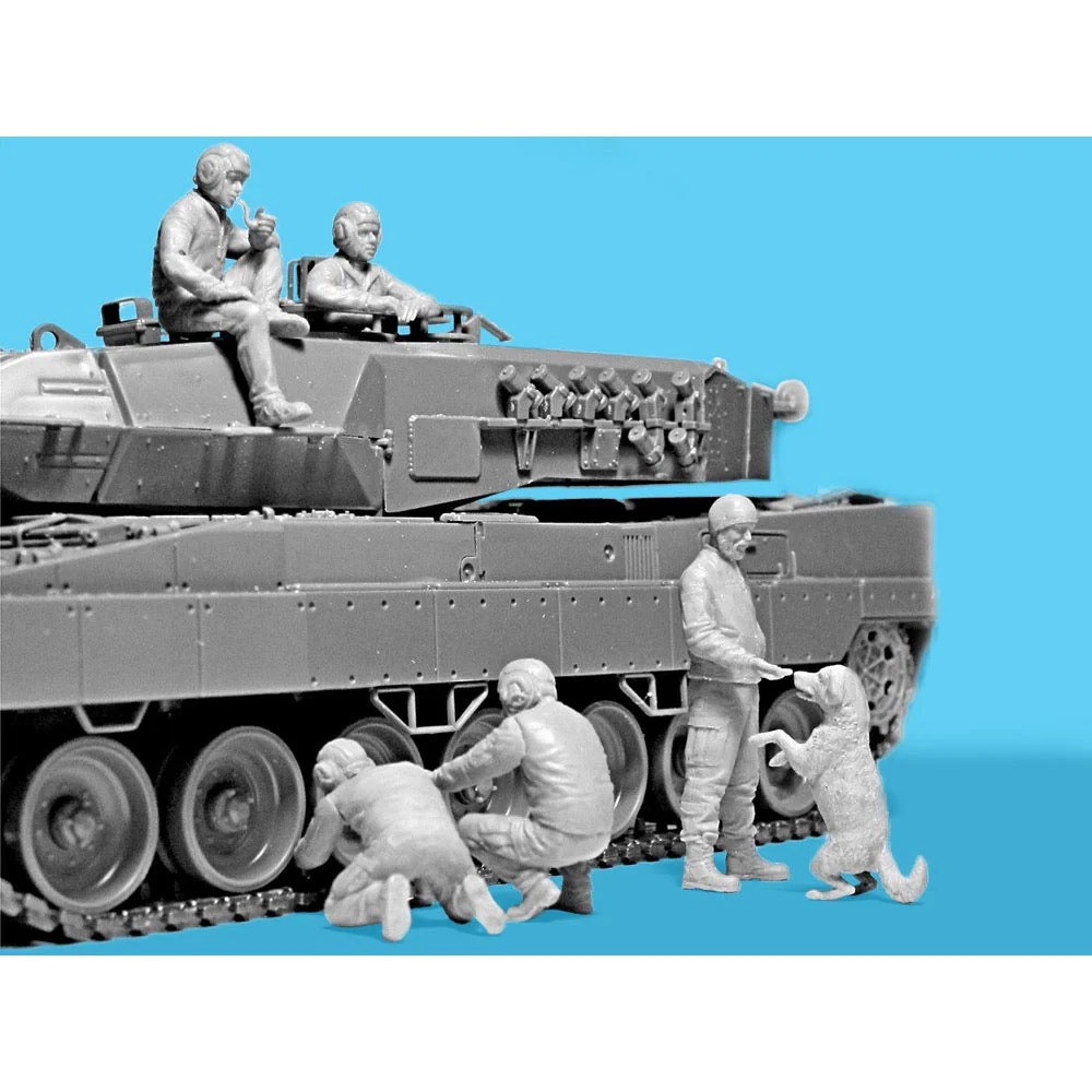 ICM 35757 1/35 Leopard crew of the Armed Forces of Ukraine - Image 3