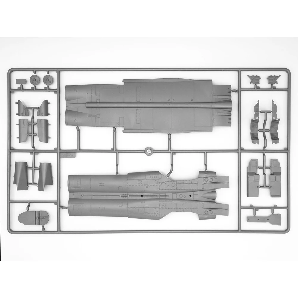 ICM 48901 1/48 MiG-25 RBT Soviet Reconnaissance Plane - Image 18