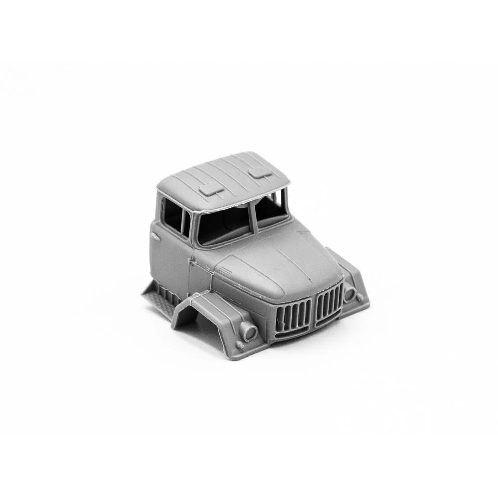 ICM 72812 1/72 ZiL-131 Command Vehicle - Image 2